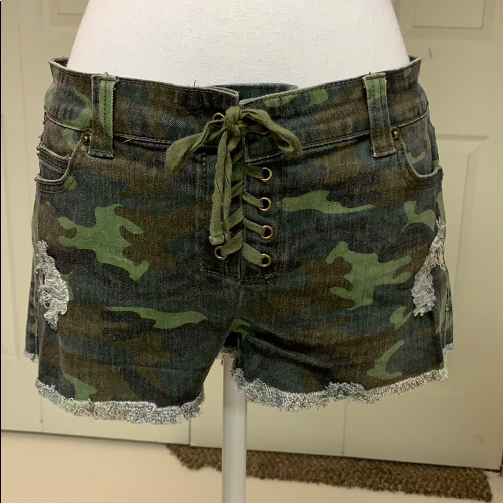 Forever 21 camo tie up waist shorts size 28